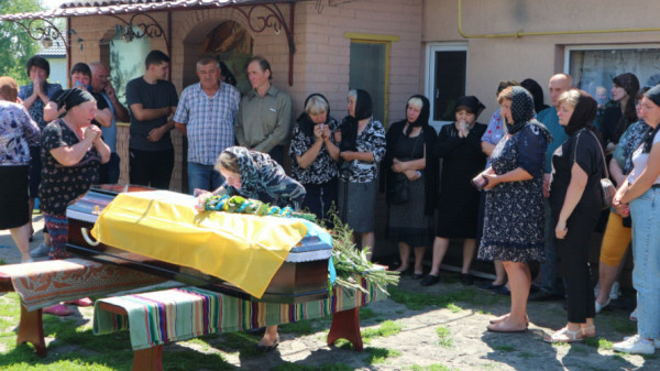 У громаді біля Луцька поховали захисника, який загинув за Україну