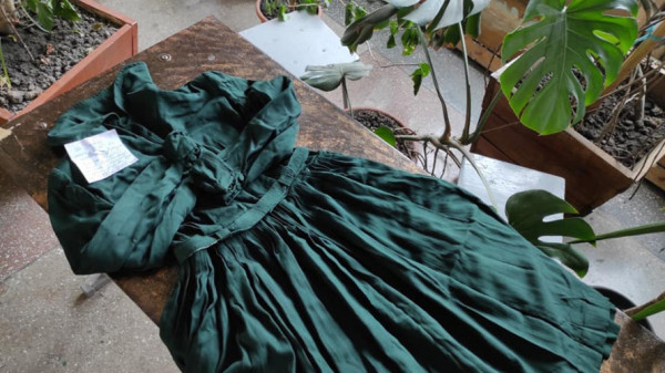 92-річна зв'язкова УПА віддала пам'ятну сукню, зшиту на засланні, на маскувальну сітку