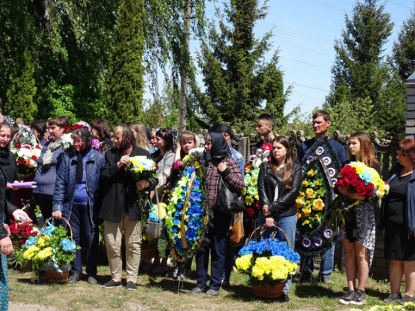 Море квітів і сліз: на Турійщині поховали двох Героїв