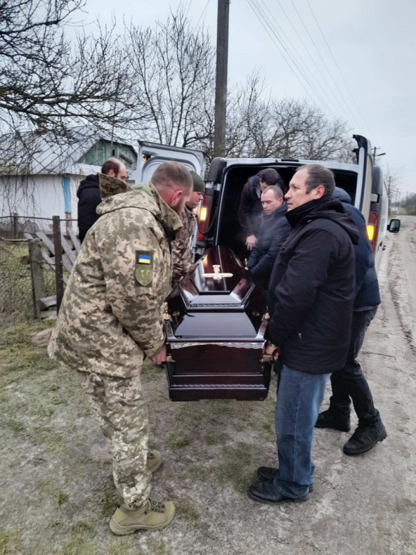 Віддав своє життя за Україну: на Волині попрощалися із батьком трьох дітей Володимиром Розюком