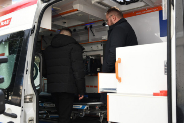 Луцьк отримав із Польщі новий автомобіль швидкої допомоги