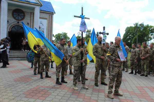 Віддав життя за вільну і незалежну Україну: В останню земну дорогу провели волинського воїна - Андрія Дудіка