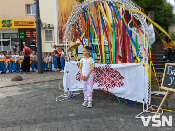 У центрі Луцька провели яскраве свято для дітей