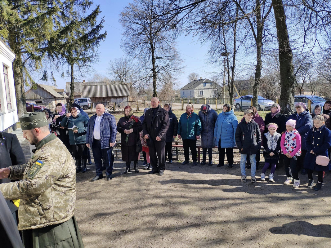 Загинув за Україну: у Луцькому районі встановили меморіальну дошку загиблому Герою Владиславу Хомику