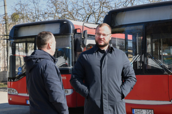 Луцьк отримав у дарунок 6 автобусів, наповнених гумдопомогою з Литви