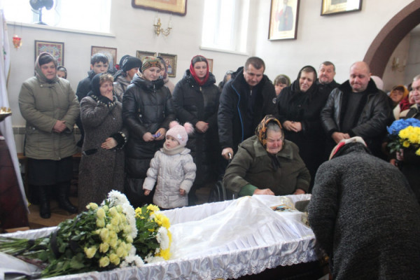 Назавжди 45-річний: на Волині попрощались із загиблим героєм Володимиром Яценюком