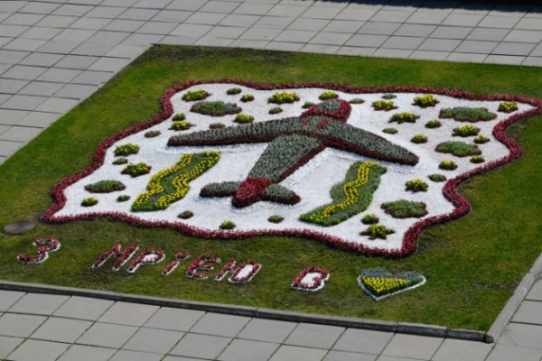 У Києві створили квітник, присвячений літаку «Мрія»