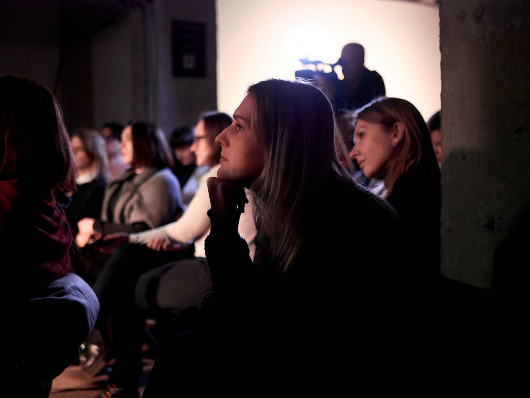 «Діставати поетів з домовин шкільної програми»: у Луцьк приїхав київський незалежний театр «Дах»