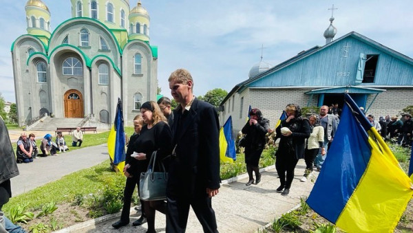 Загинув, боронячи Батьківщину від окупанта: У Нововолинську попрощалися із Героєм України
