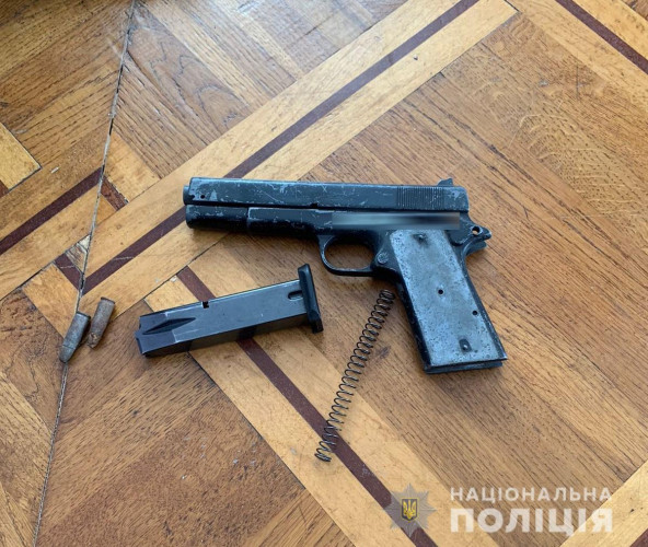Поліція вилучила зброю та наркотики у мешканця Нововолинська