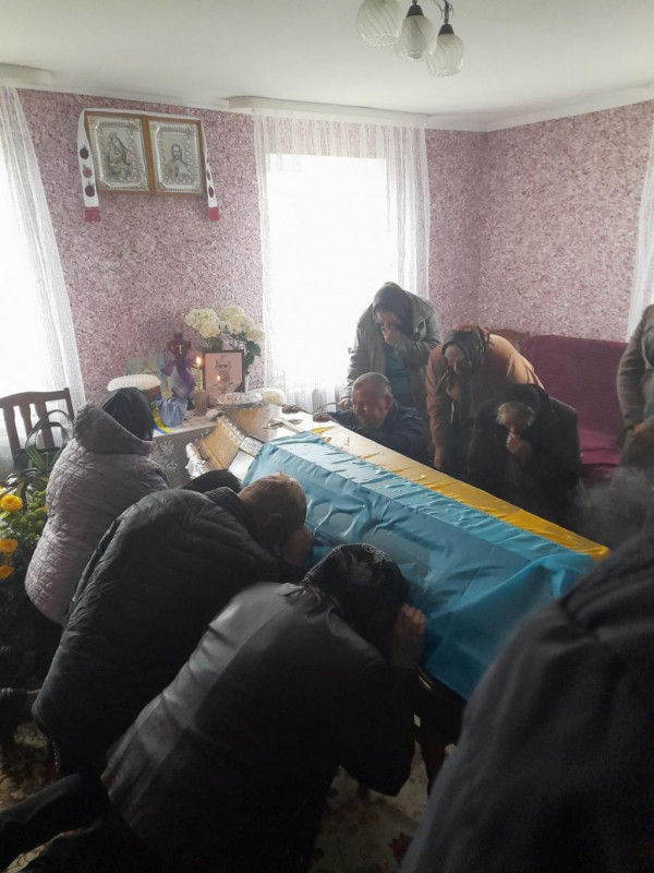 Плакало небо та люди: у Рожищенській громаді провели в останню дорогу загиблого Героя