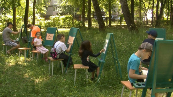 «Повернення додому»: Діти-переселенці у Луцьку створили символічне панно