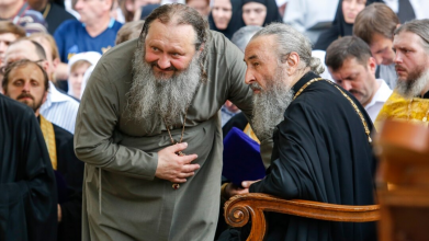 «Довго нас мурижили»: митрополит Петро Лебідь виїхав до Молдови