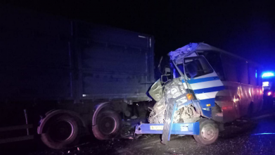 Травмувалися водій та п'ять пасажирів: деталі зіткнення автобуса та вантажівки на Волині
