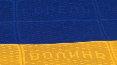 У волинському музеї зберігатиметься частина найбільшого в'язаного прапора України