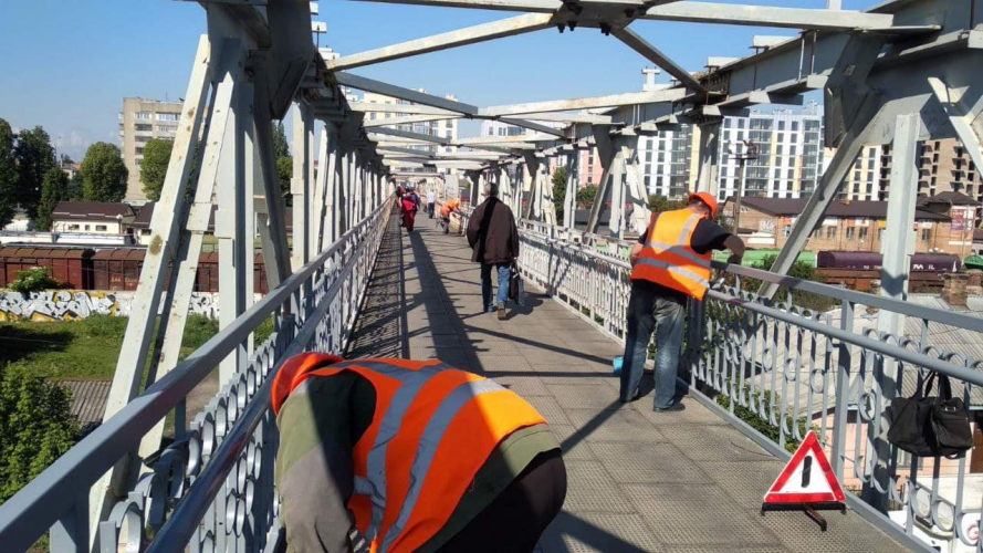 У Луцьку ремонтують міст біля залізничного вокзалу