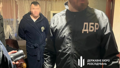 На фото із обшуків Волинської митниці впізнають затриманого начальника