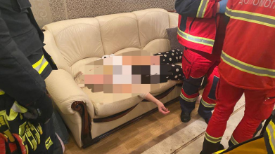 У Луцьку 55-річна жінка вдома втратила свідомість і не відчиняла двері родичам