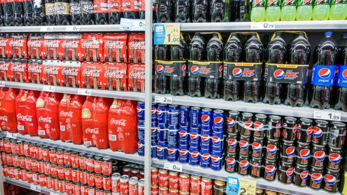 Заводи Coca-Cola та Pepsi в Україні не працюють: чи зникнуть напої з магазинів