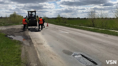 Біля Луцька почали ремонт важливої дороги