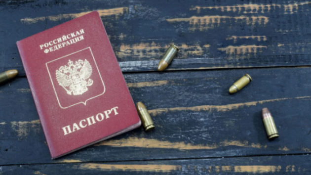 рф примусово паспортизує українців, вивезених з тимчасово захоплених територій