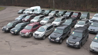Волинські благодійники пригнали в Україну рекордну партію авто для ЗСУ