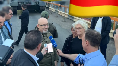 Міністерка оборони Німеччини вперше прибула в Україну