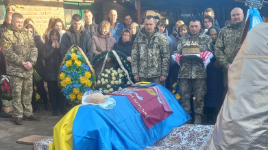 «Тобі б будувати сім‘ю»: на Волині поховали 21-річного героя Романа Олійника