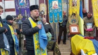 Священник УПЦ МП не дозволив відспівати загиблого воїна у церкві. Фото