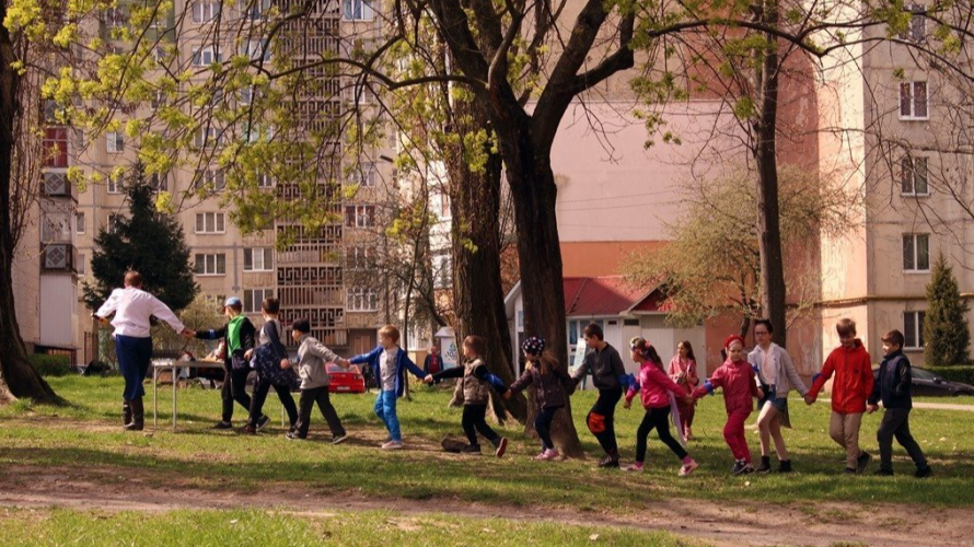 «Вуличні веселі старти»: У Луцьку влаштовують спортивне дійство для дітей