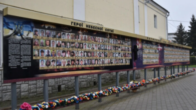Навіки - у Небесному війську: у Луцьку вшанували пам’ять полеглих захисників і захисниць України
