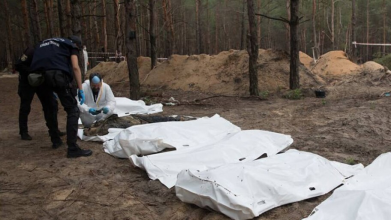 На місцях масового поховання в Ізюмі вже виявлено 427 тіл закатованих українців, - Нацполіція