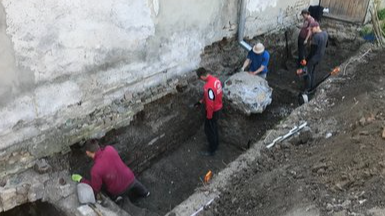 У Луцьку археологи знайшли вхід до трьох підземних кімнат монастиря шариток