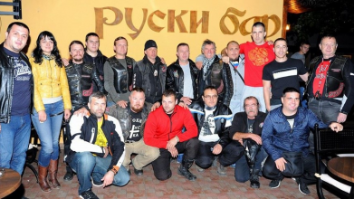 У Чорногорії персонал кафе нарядився у форму із символом російської агресії
