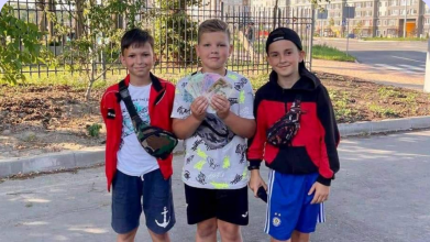 На Київщині троє підлітків організували автомийку, щоб зібрати кошти для ЗСУ