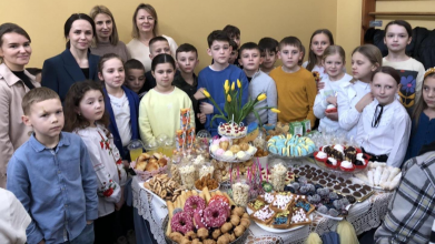 На благодійному ярмарку у волинському ліцеї зібрали понад 71 тисячу гривень для ЗСУ