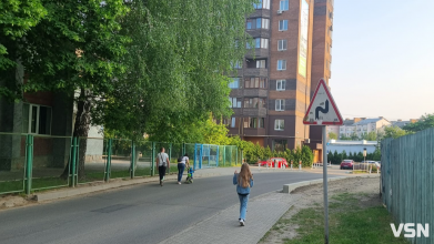 Чи буде тротуар навпроти архіву у Луцьку? Коментарі всіх сторін