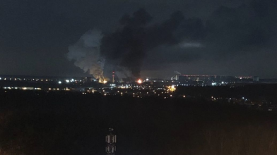 Біля Москви після вибуху на заводі спалахнула масштабна пожежа. Відео