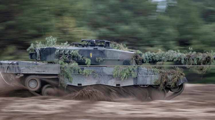 Іспанія передасть Україні десяток танків Leopard 2A4
