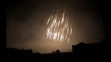 Російські окупанти закидують Бахмут фосфорними боєприпасами. Відео