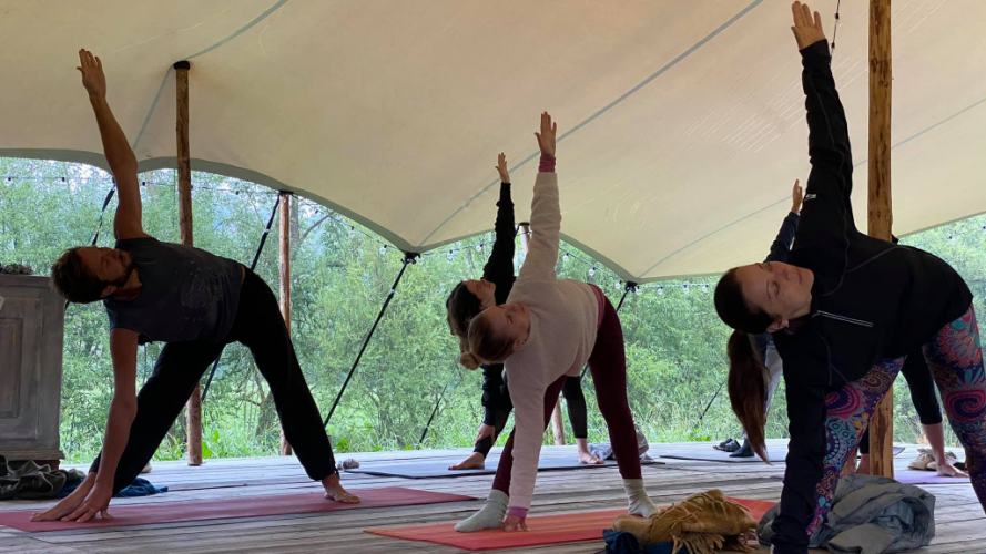 Територія йоги: У Луцьку організовують заняття для жінок та дітей, що постраждали від війни