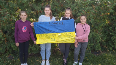 «Безцінний подарунок»: волинські школярі отримали прапор з передової