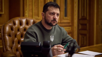 «Воїни під Бахмутом не можуть тижнями чекати»: Зеленський закликав швидше давати озброєння Україні