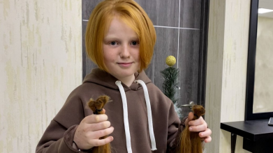 9-річна дівчинка відрізала півметрову косу, щоб придбати каску для військових під Бахмутом