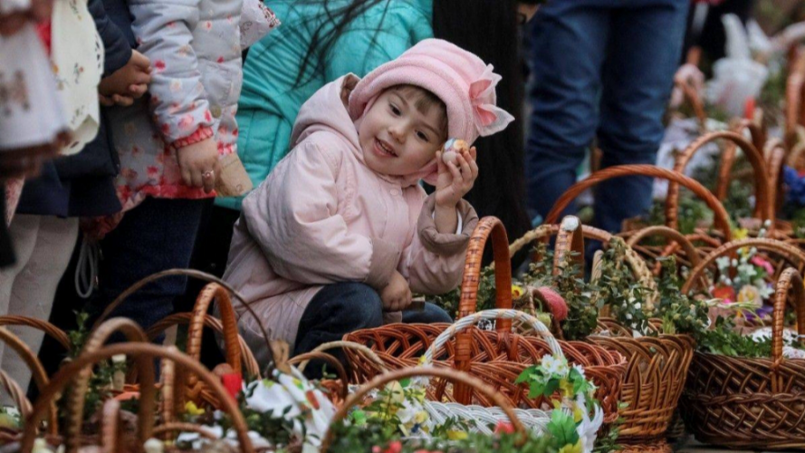Чи матимуть українці вихідні на Великдень та травневі свята під час воєнного стану