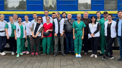 «Лікарі без кордонів» евакуювали 26 хворих та поранених осіб із зони бойових дій на Волинь