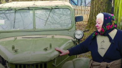 Прожили разом у любові 57 років: історія бабусі, яка віддала військовим авто покійного чоловіка