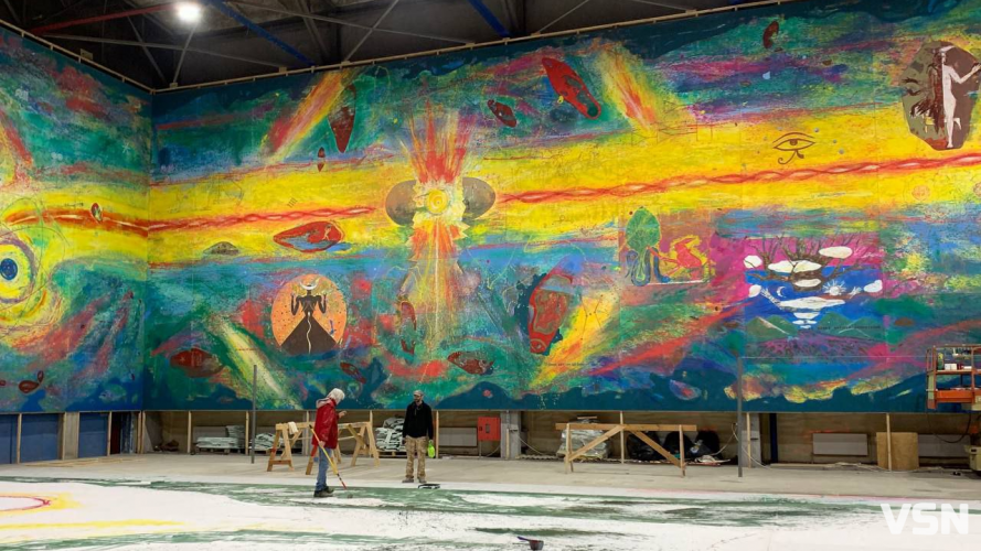 У Луцьку продовжують створювати найбільшу картину у світі: художник почав новий етап