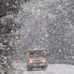 У Рівненській області під час сильного снігопаду вдарила блискавка із громом. Відео