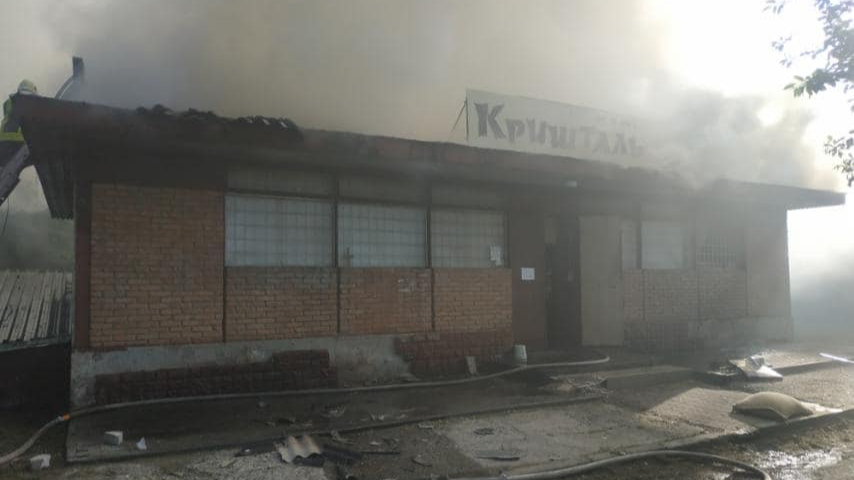 Назвали ймовірну причину вчорашньої пожежі у луцькому кафе «Кришталь»